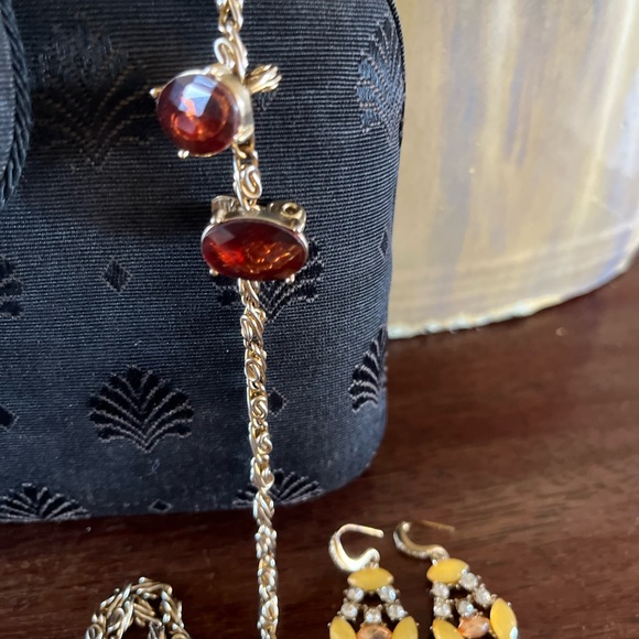 Jewelry - SOLD! 2 X $10 fashion earrings red (yellow sold)